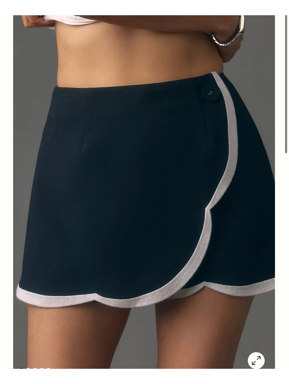 Maeve Anthropologie Black scallop trim skort size 12